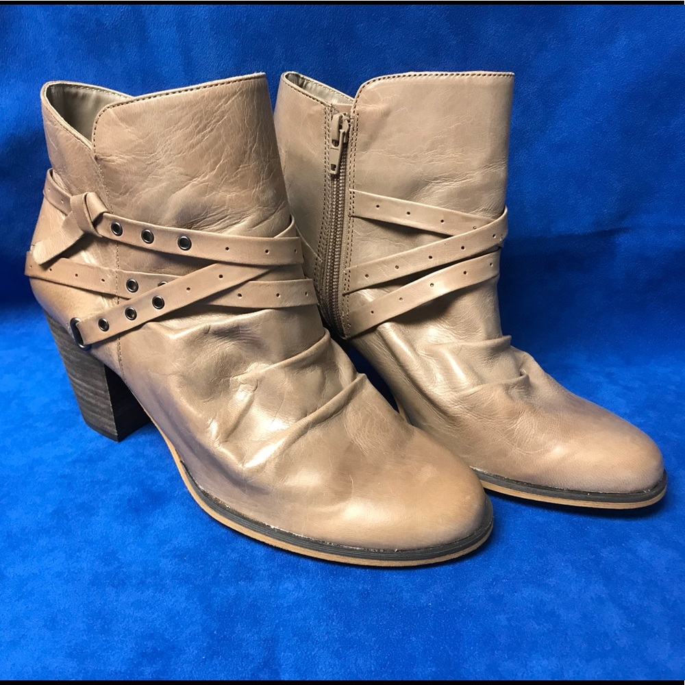 Bella-Vita Kiki ankle bootie